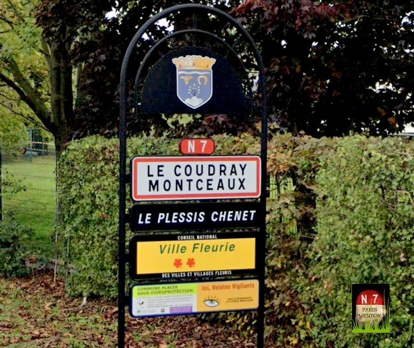 Panneau d'entrée de Le Coudray-Montceaux