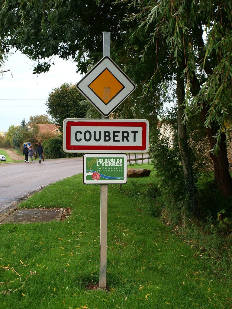 Panneau d'entrée de Coubert