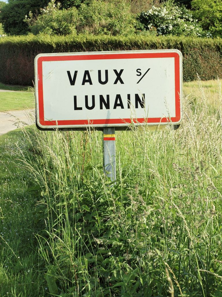 Panneau d'entrée de Vaux-sur-Lunain