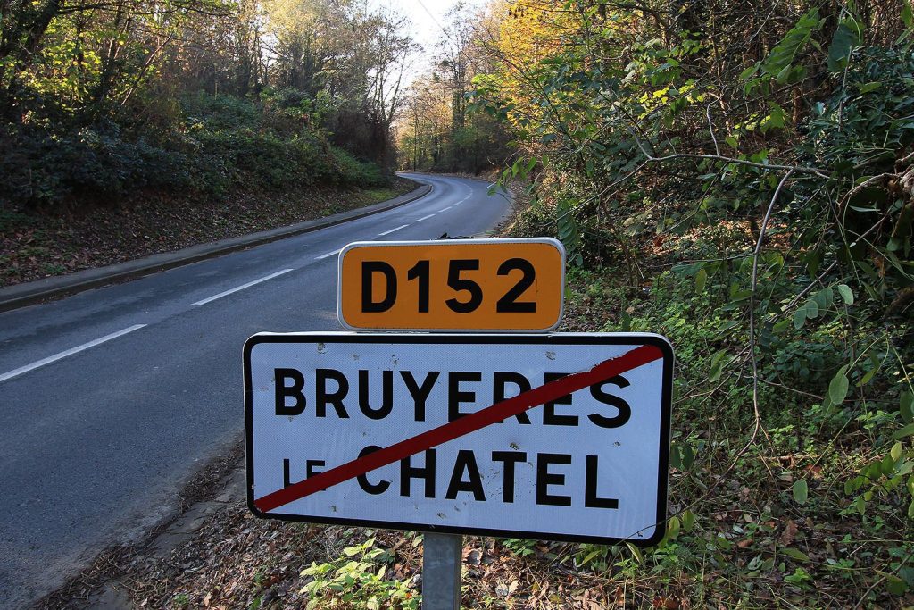 Panneau d'entrée de Bruyères-le-Châtel