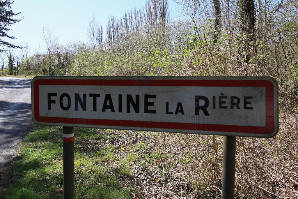 Panneau d'entrée de Fontaine-la-Rivière