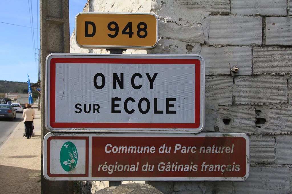 Panneau d'entrée de Oncy-sur-École