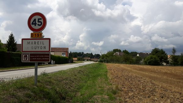 Panneau d'entrée de Mareil-le-Guyon