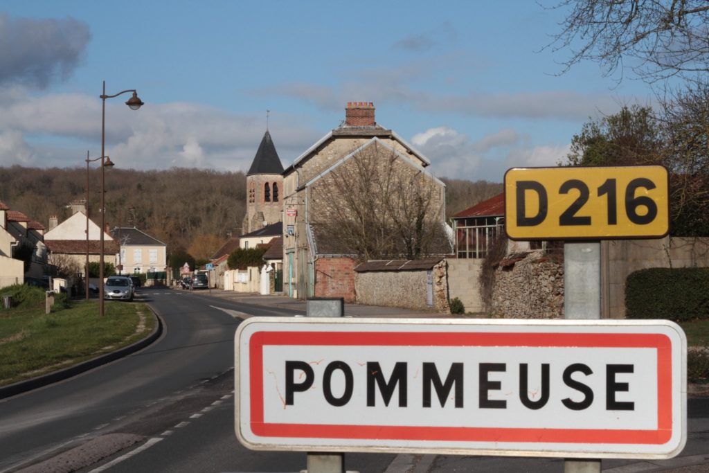 Panneau d'entrée de Pommeuse