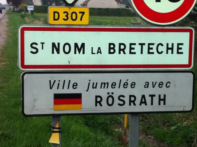 Panneau d'entrée de Saint-Nom-la-Bretèche