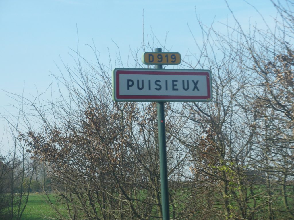 Panneau d'entrée de Puisieux