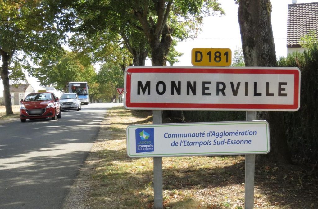 Panneau d'entrée de Monnerville