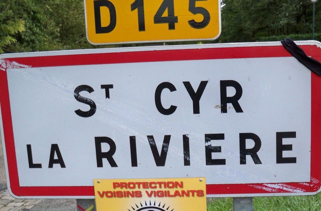 Panneau d'entrée de Saint-Cyr-la-Rivière