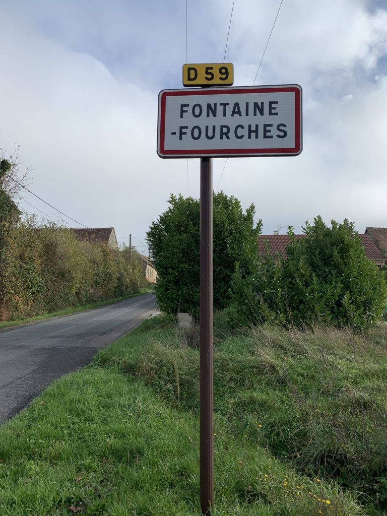 Panneau d'entrée de Fontaine-Fourches