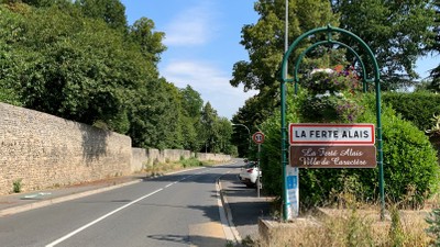 Panneau d'entrée de La Ferté-Alais