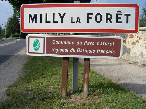 Panneau d'entrée de Milly-la-Forêt